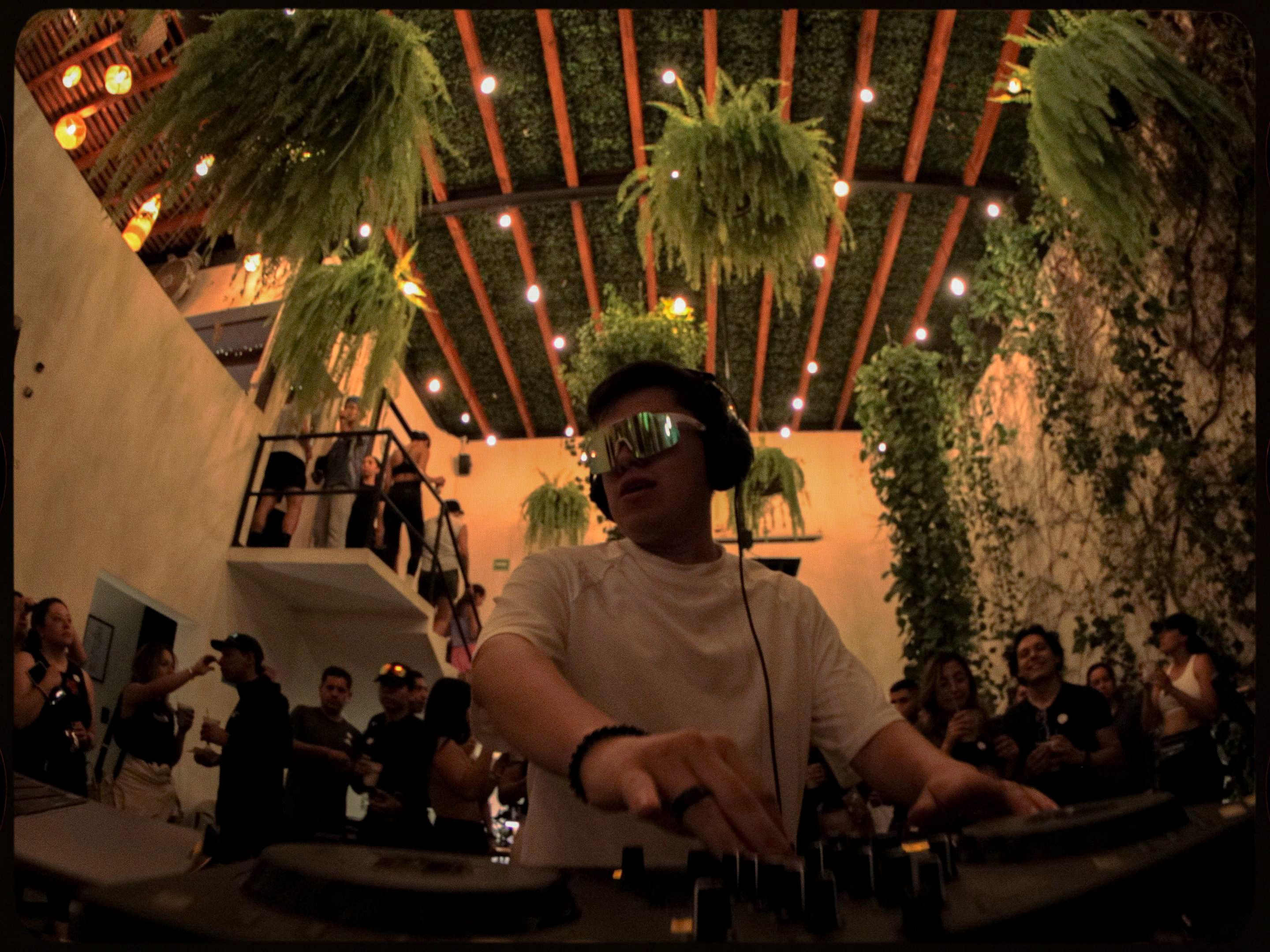 MIKEGAUZZE playing under string lights